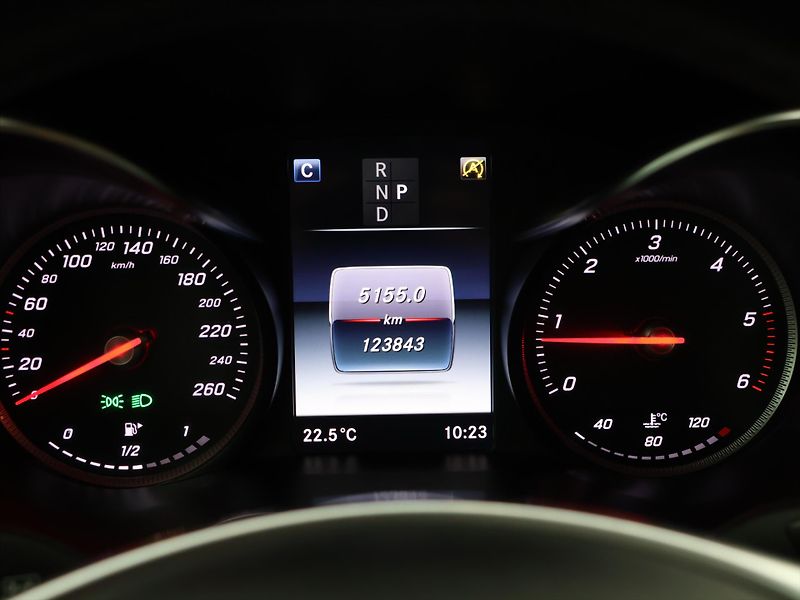 Mercedes-Benz GLC 2,1 250d 150 kw 4MATIC CZ AMG - fotka 19 z 33