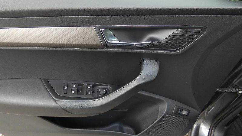 Škoda Karoq 2.0 TDI 110 kW Style 4x4 DSG - fotka 8 z 24