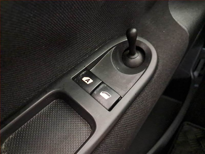 Peugeot 207 (2008) 1.4, nová STK, jezdí výborně - fotka 15 z 15