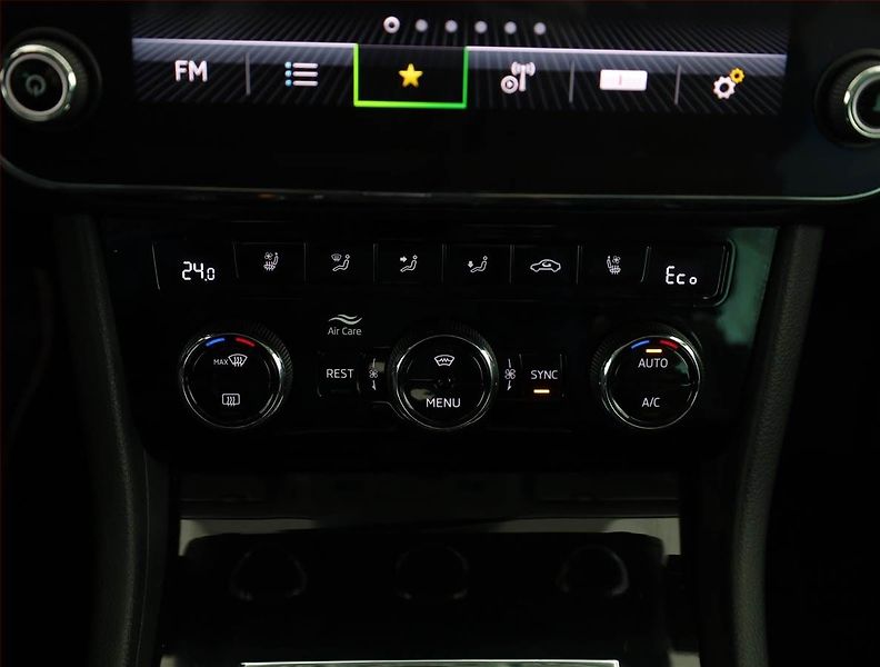 Škoda Superb (2020) Laurin&Klement iV 1.4 TSI PHEV - fotka 12 z 20