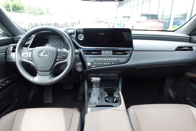 Lexus ES 300h ZLEVNĚNO 2,5 HSD LIMITED EDITI - fotka 11 z 41