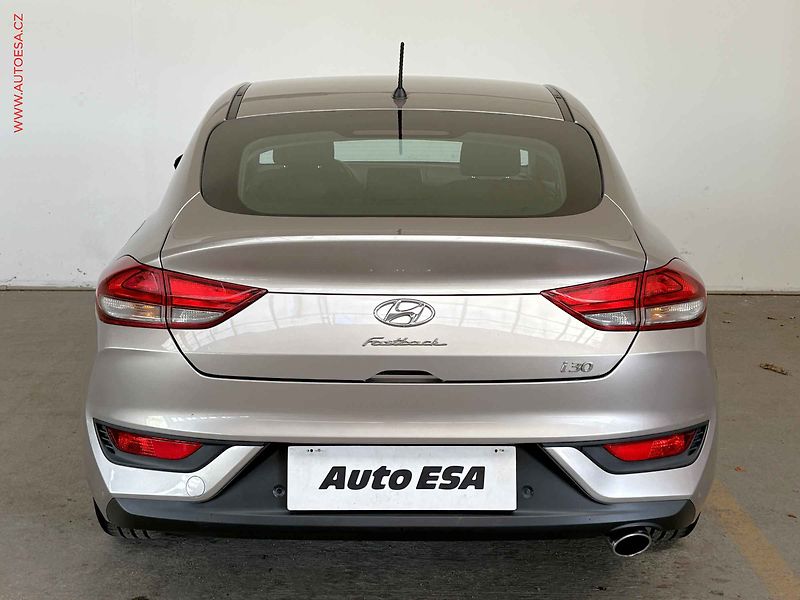 Hyundai i30 (2018) 1.0TGDi, 1.maj,ČR, STK7/28 - fotka 5 z 14