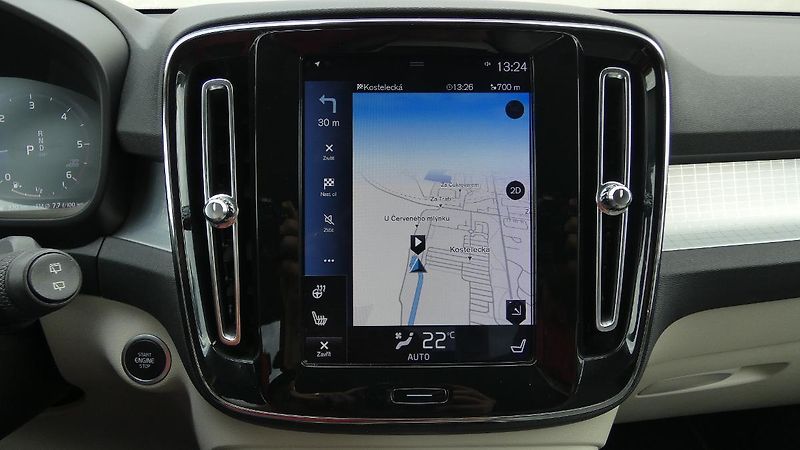 Volvo XC40 D3 Drive-E AWD Momentum - fotka 14 z 22
