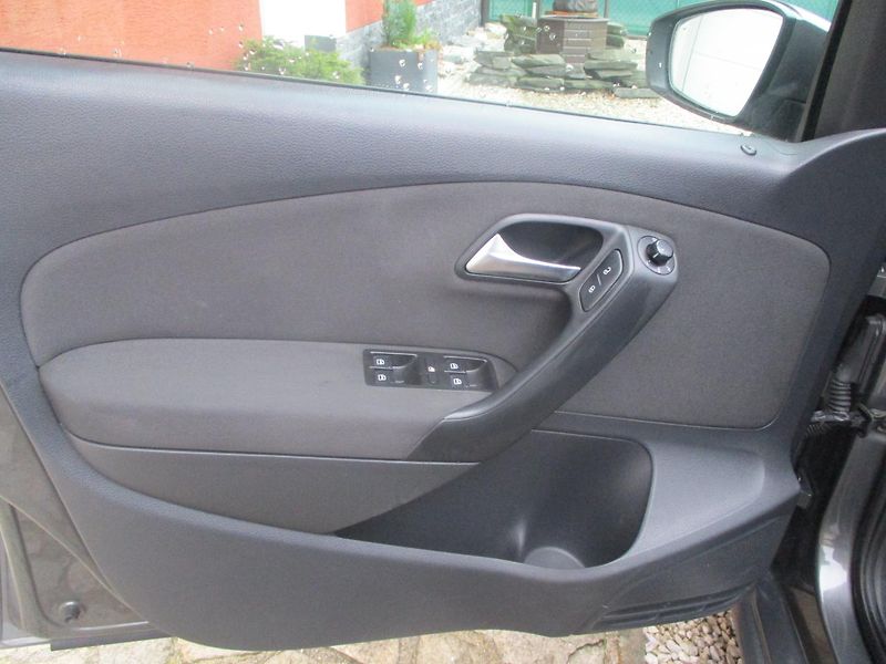 Volkswagen Polo 1.2 TSi KLIMA - fotka 8 z 32