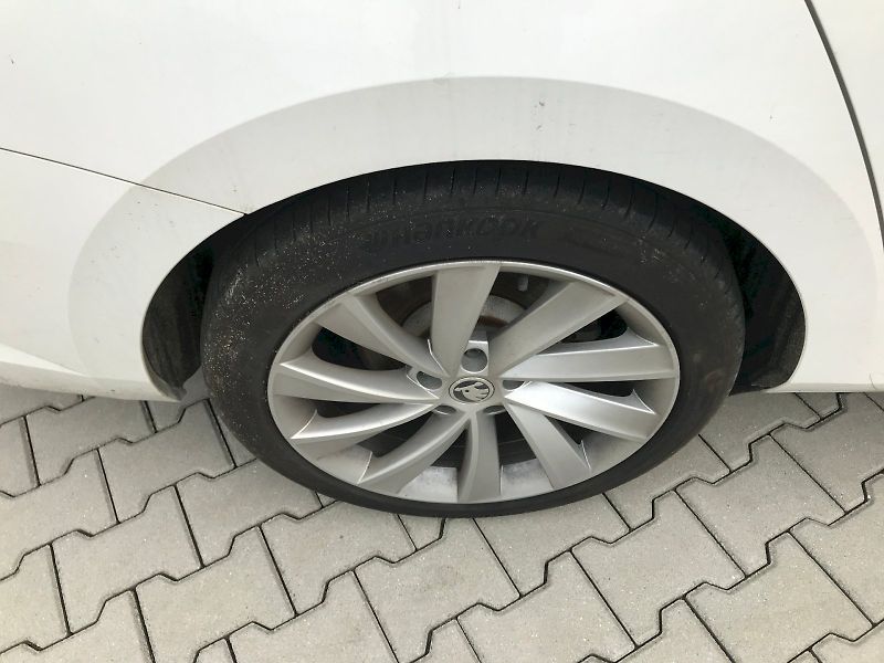 Škoda Superb (2018) GRT AMB TD 110/2.0 A7F - fotka 12 z 26