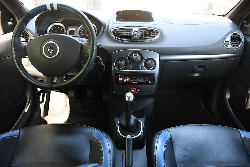 Renault Clio 1,2i 55KW 2xKOLA  - fotka 18 z 36