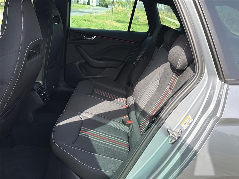 Škoda Kamiq 1,5 TSI 110 kW DSG Monte Carlo - fotka 19 z 35