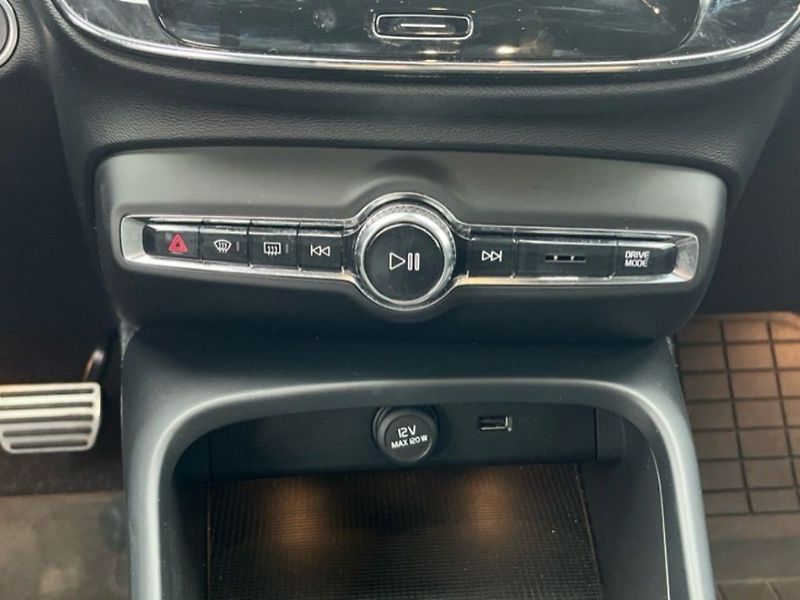 Volvo XC40 2,0i,182kW,1MAJ,CZ,SERVISKA,AW - fotka 11 z 14