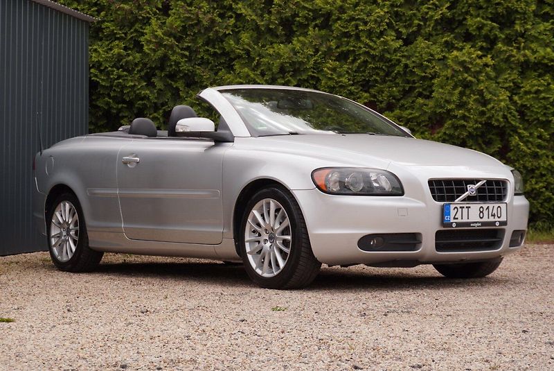 Volvo C70 2.4 D5 MOMENTUM - fotka 5 z 34