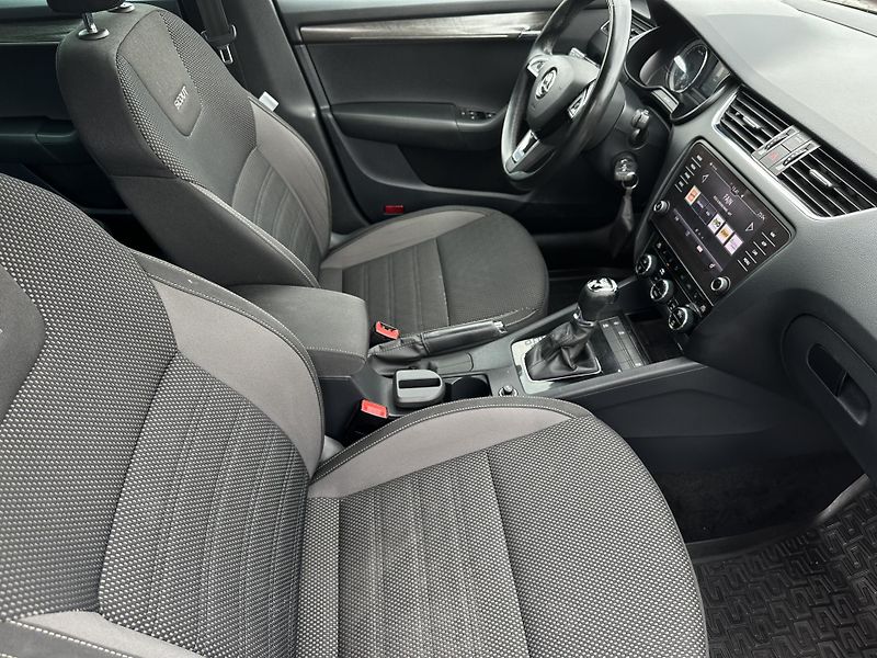 Škoda Octavia Combi 2.0 TDI DSG 4X4 Scout - fotka 12 z 29