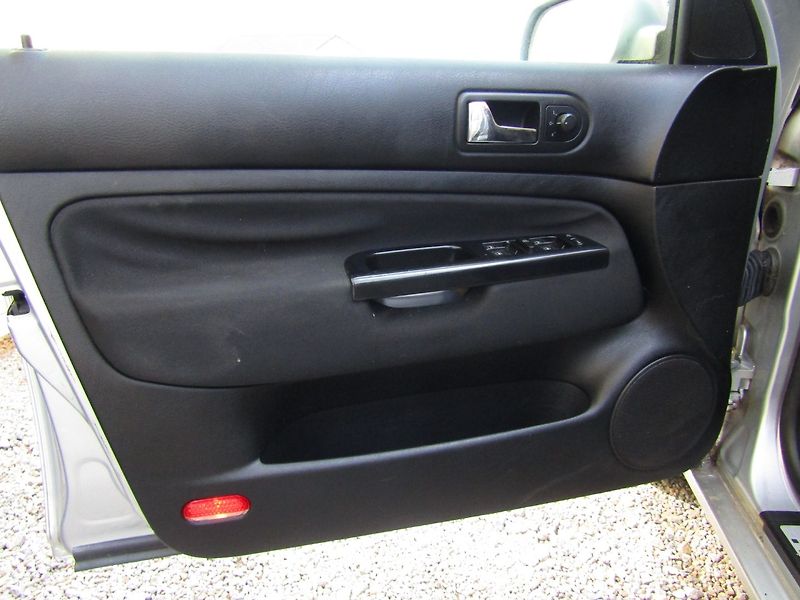 Volkswagen Golf (2002) 1.4 16V KLIMA FUNKČNÍ - fotka 18 z 34