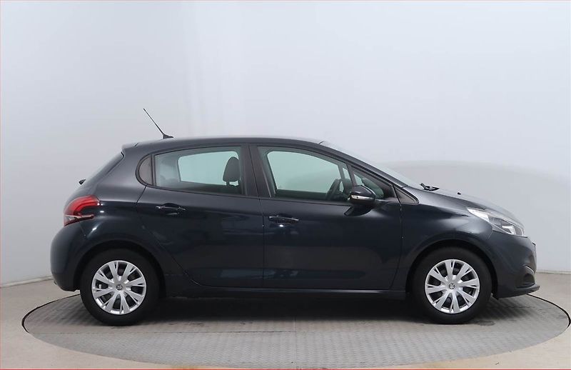 Peugeot 208 (2019) Active 1.2 PureTech - fotka 6 z 15