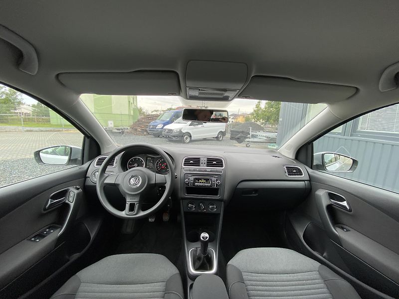 Volkswagen Polo 1.4 MPI 63kW - 1xMAJ.- PDC - fotka 23 z 37