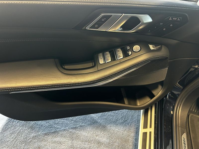BMW X7 (2024) xDrive 40i M Paket  - fotka 13 z 21