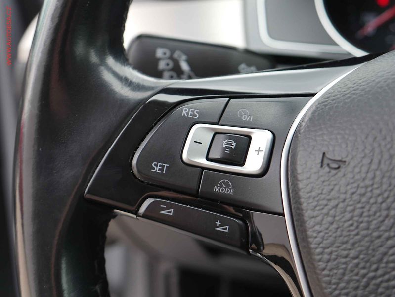 Volkswagen Passat (2018) 2.0TDi, ČR, AC, tempo, park - fotka 15 z 25