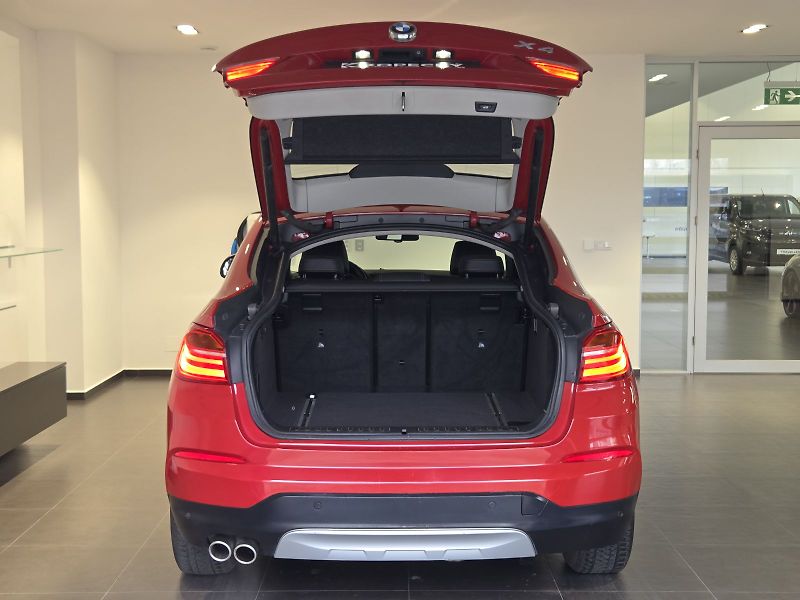 BMW X4 (2016) xDrive 30d xLine - fotka 9 z 16
