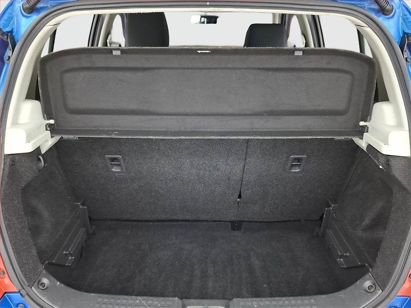 Suzuki Swift (2009) 1.3 - fotka 13 z 16
