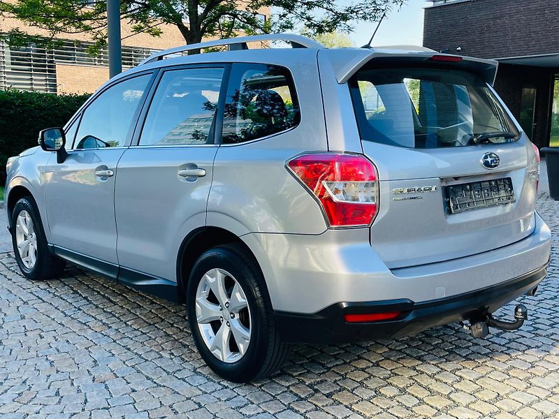 Subaru Forester 2.0i 4x4 AUT KAM TAŽNÉ SERVISK - fotka 16 z 44