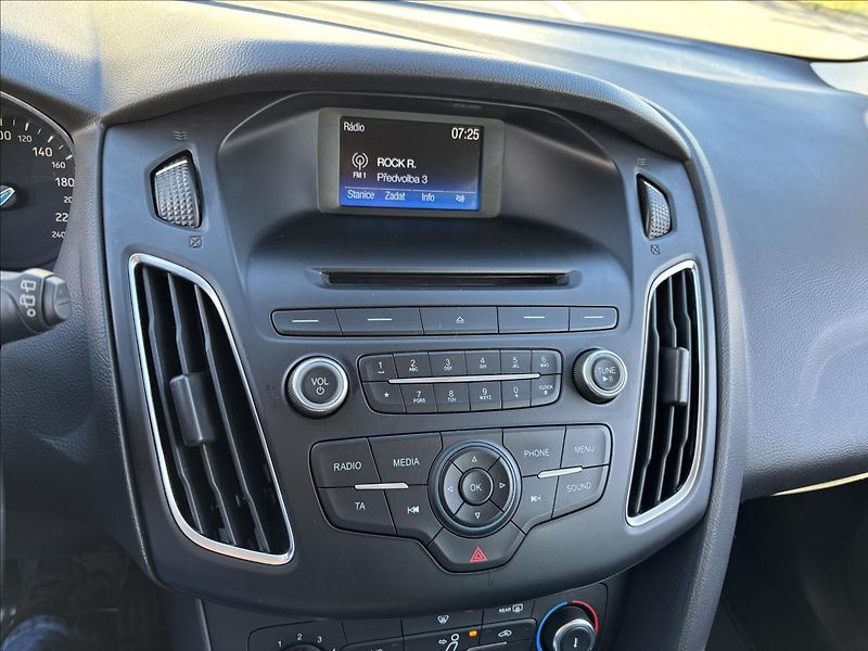 Ford Focus 1,5 TDCI 70kW Trend - fotka 21 z 28