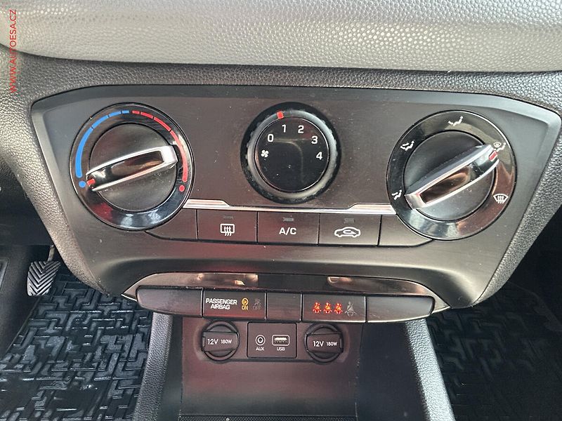 Hyundai i20 (2015) 1.2i, 1.maj,ČR, servis.kniha - fotka 14 z 16