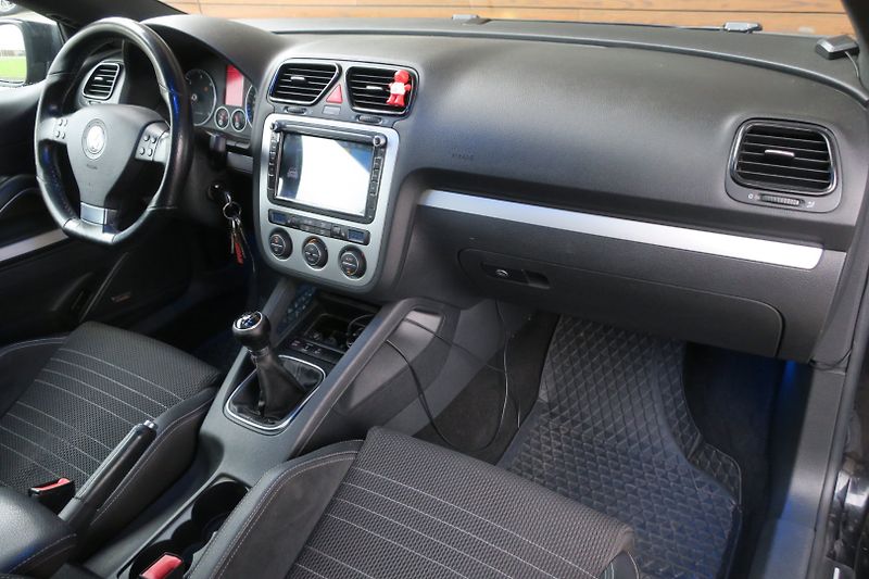 Volkswagen Scirocco (2009) 2,0TDI SPORT Panorama Bi-Xenon - fotka 38 z 44