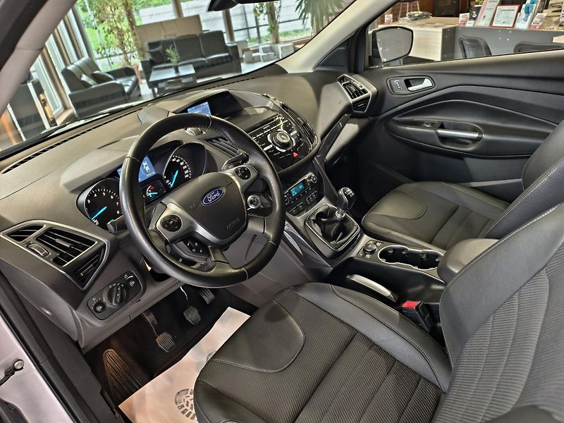 Ford Kuga 1.5 EcoBoost 110kW TITANIUM - fotka 7 z 24