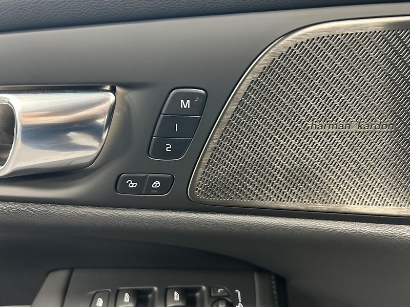 Volvo V60 (2025) ULTRA DARK DCT LED Panora HUD - fotka 11 z 43