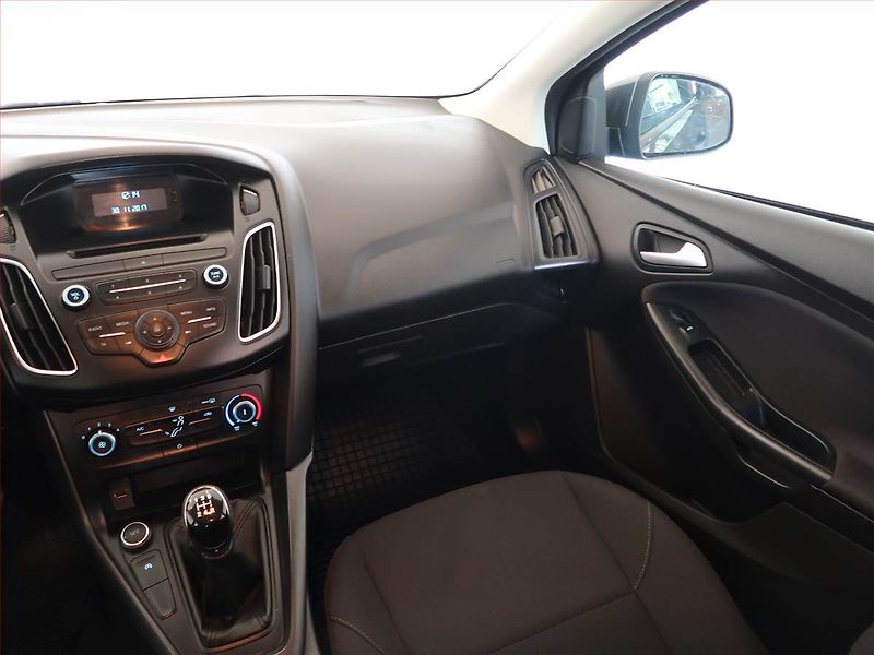 Ford Focus (2018) 1.0 EcoBoost - fotka 8 z 12