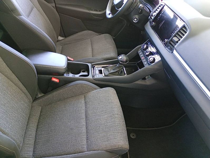 Škoda Karoq (2021) Style 1.5 TSI DSG panorama LED - fotka 7 z 35