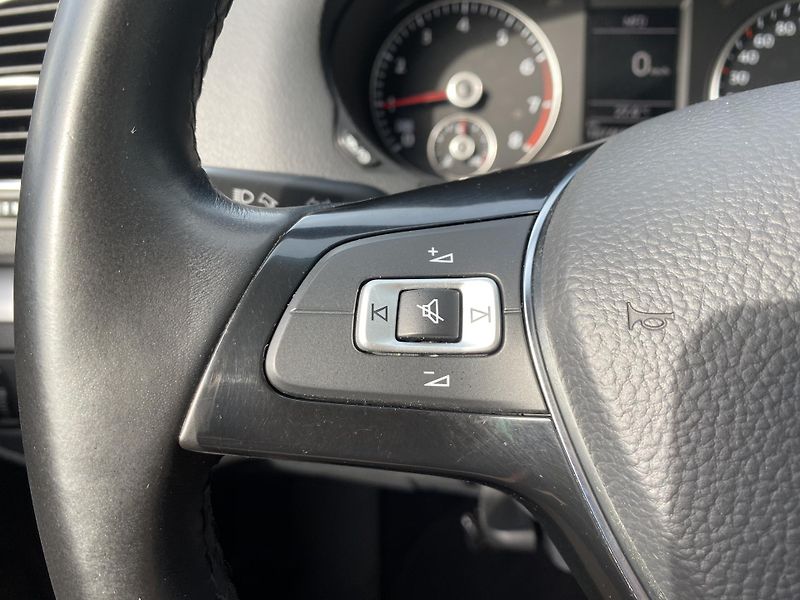 Volkswagen Sharan 1.4 TSI 110kW-7MÍST-NAVI-TAŽNÉ - fotka 20 z 39