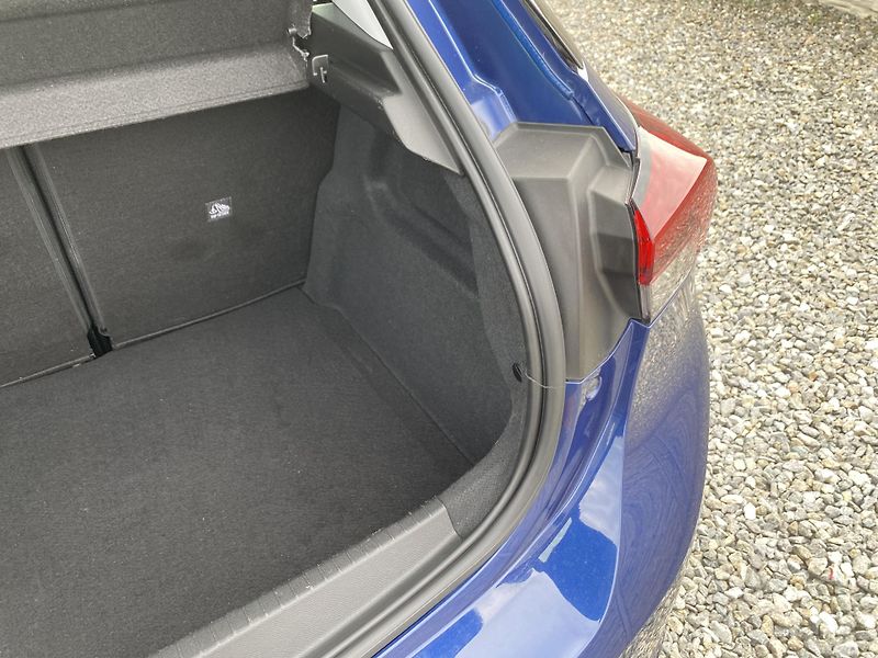 Opel Corsa 1.2i 75PS LIFE NAVI ALU 88TKM! - fotka 113 z 158