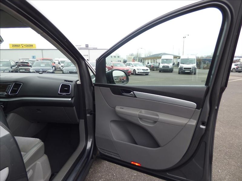 Volkswagen Sharan 2,0 TDI,Digi Klima,Navigace  H - fotka 19 z 67