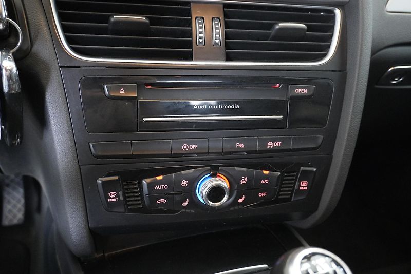 Audi A4 2,0 TDI S-LINE - fotka 17 z 30