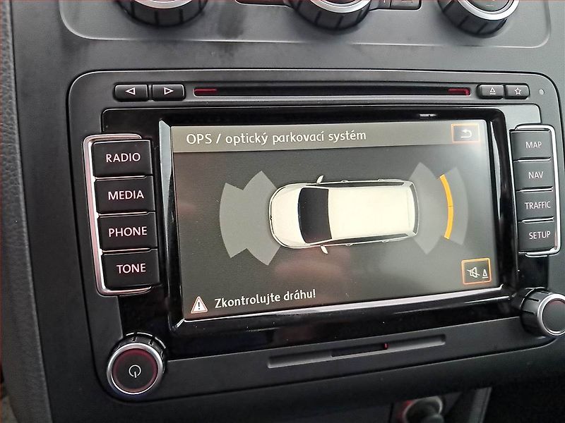 Volkswagen Touran (2015) Comfortline 2.0 TDI, Navi - fotka 18 z 18