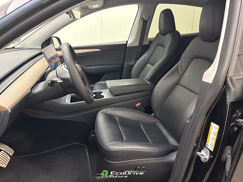 Tesla Model Y (2022) Tepelné čerpadlo + autopilot - fotka 6 z 6