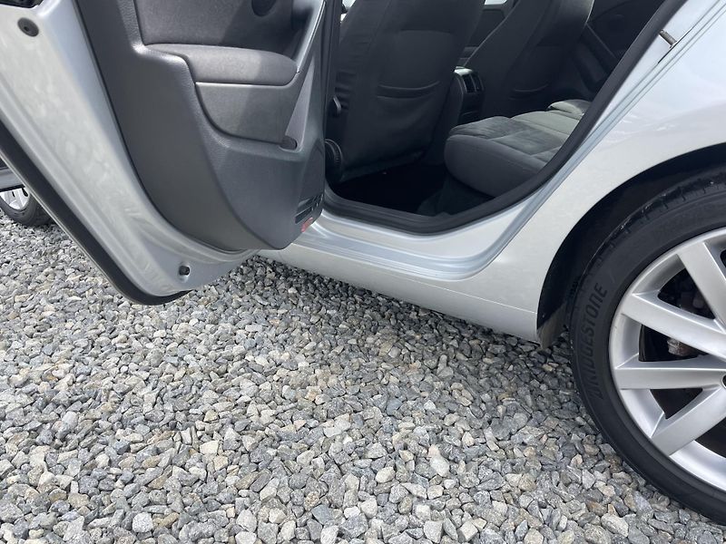 Volkswagen Golf 1.6TDi 105PS  6 HIGHLINE TOP!! - fotka 106 z 176