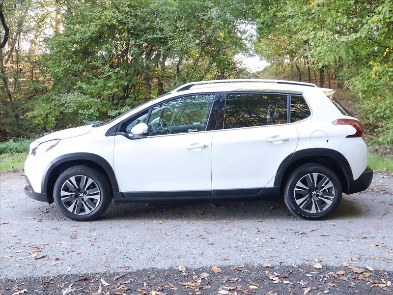Peugeot 2008 1,2 PT 110k Automat CZ Tažné - fotka 4 z 26