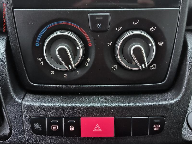 Citroën Jumper (2020) 2.2HDi L2H2 6míst, 1.maj,ČR - fotka 13 z 18