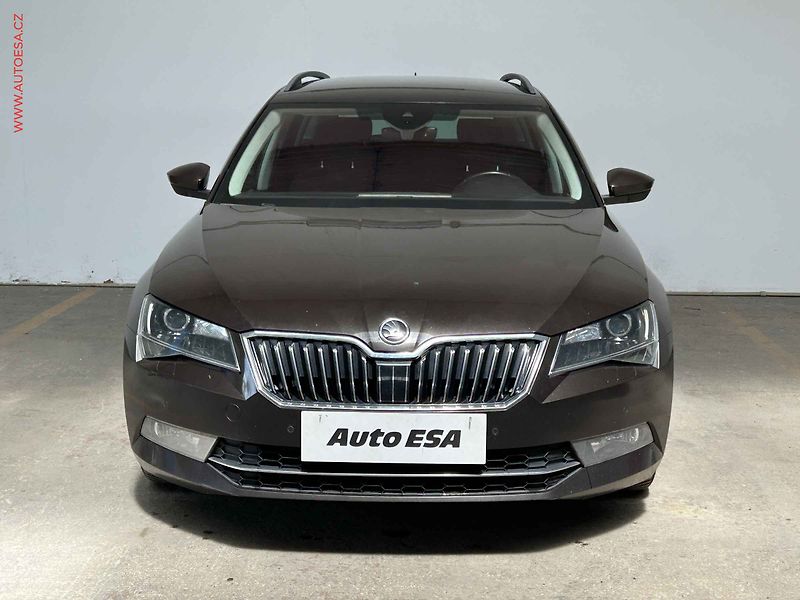 Škoda Superb (2017) 2.0 TDi, Ambition, DSG, TZ - fotka 2 z 20