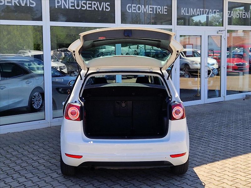 Volkswagen Golf Plus 1,2 TSI STYLE VÝHŘEV - fotka 9 z 29