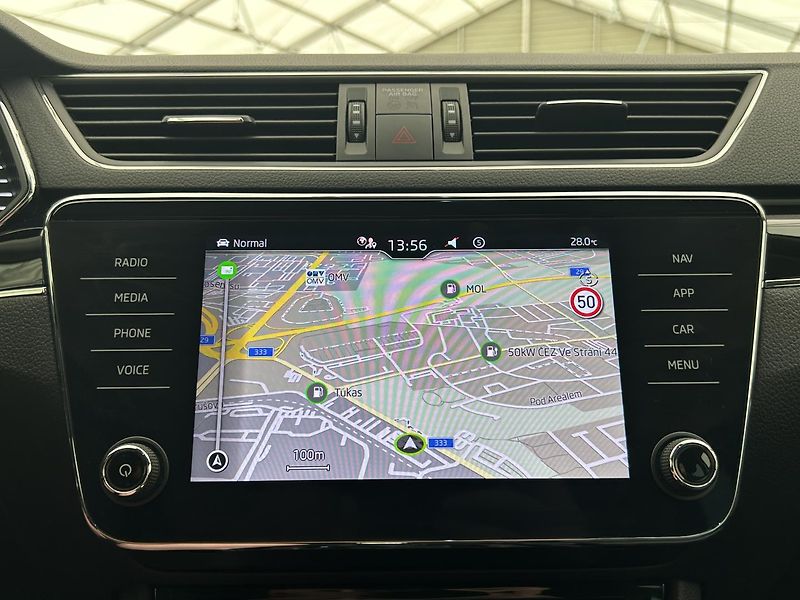 Škoda Superb 2.0 TDI L & K - fotka 9 z 35