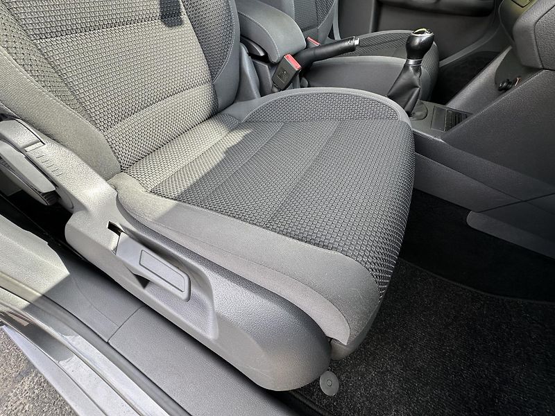 Volkswagen Touran (2010) 1.2TSI/77kW * 2.Maj.  - fotka 21 z 37
