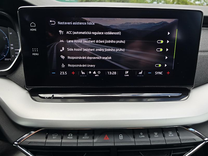Škoda Octavia 2.0TDI DSG STYLE+ MATRIX TAŽNÉ - fotka 36 z 50