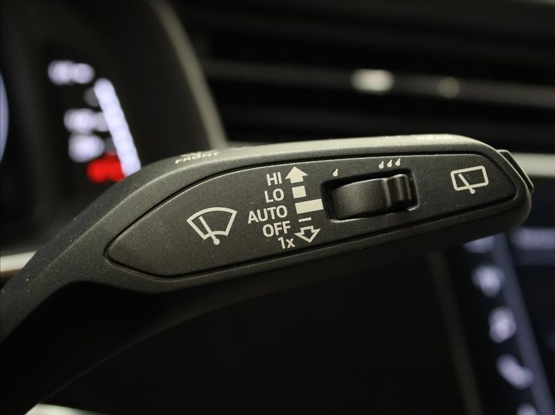 Audi Q7 3,0 50TDi S-Line 45tkm. 1.maj. - fotka 22 z 28