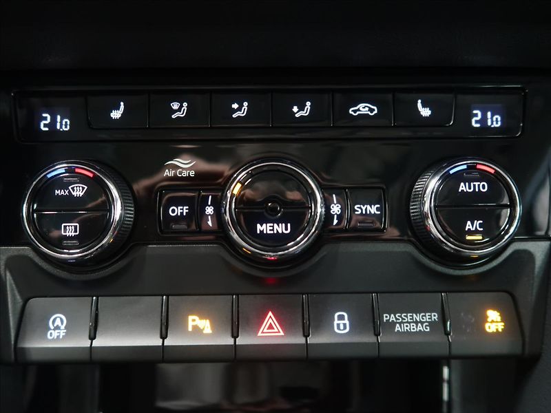 Škoda Karoq 1,5 TSI STYLE 1. majitel TOP - fotka 27 z 40