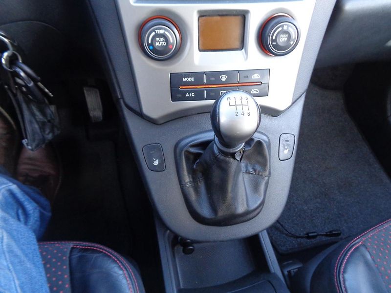 Kia Carens 2,0 - fotka 10 z 20