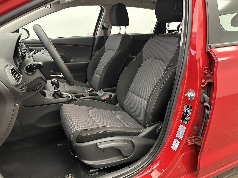Hyundai i30 1.5 GDi Start Plus kombi - fotka 7 z 21