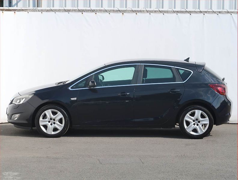 Opel Astra (2011) 1.4 T, Automat, Navi, Xenony - fotka 3 z 20