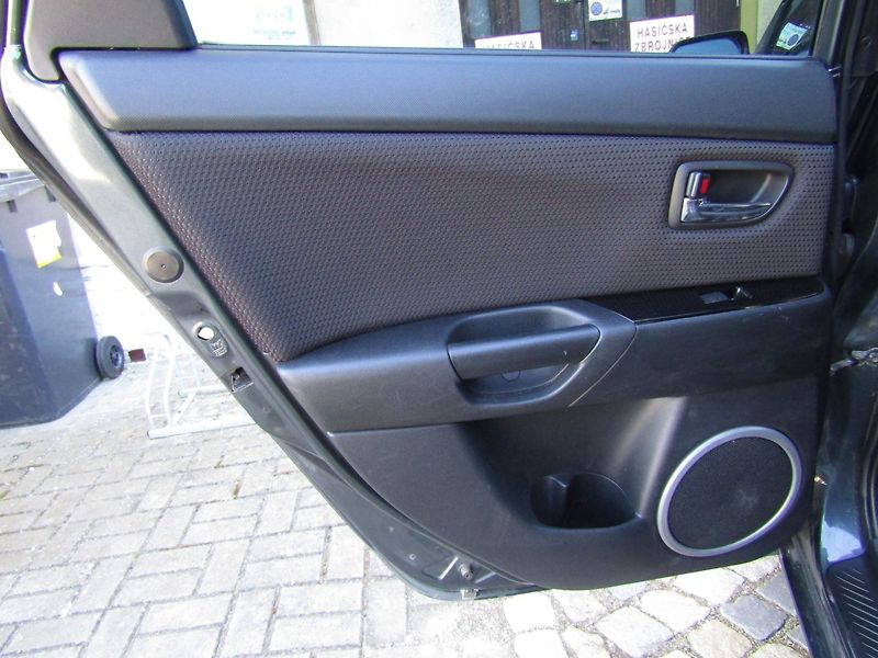 Mazda 3 (2009) 1.6 16V 77kW  CZ PŮVOD - fotka 21 z 35