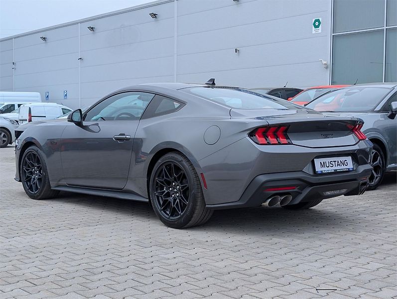 Ford Mustang (2026) V8 GT, Fastback, 5.0 GT 328 kW - fotka 3 z 26